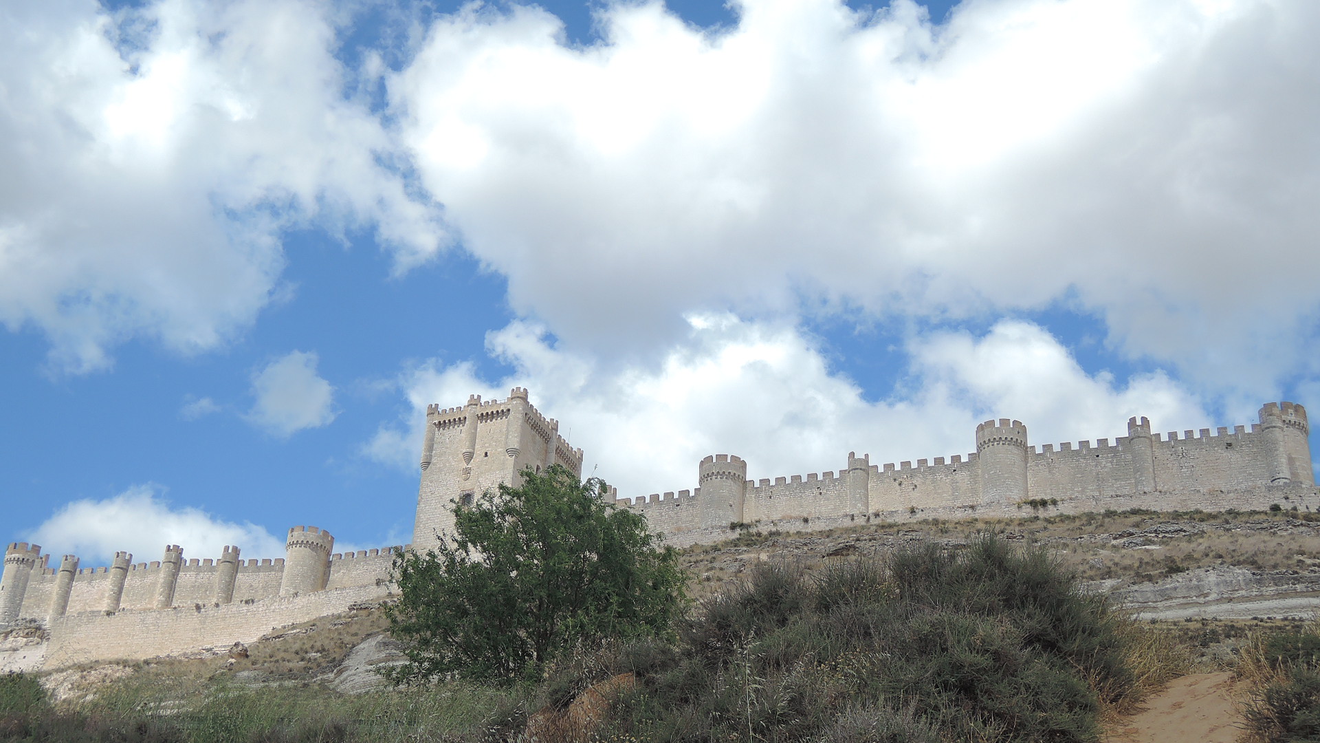 El imponente -y bien conservado- castillo de Peñafiel.