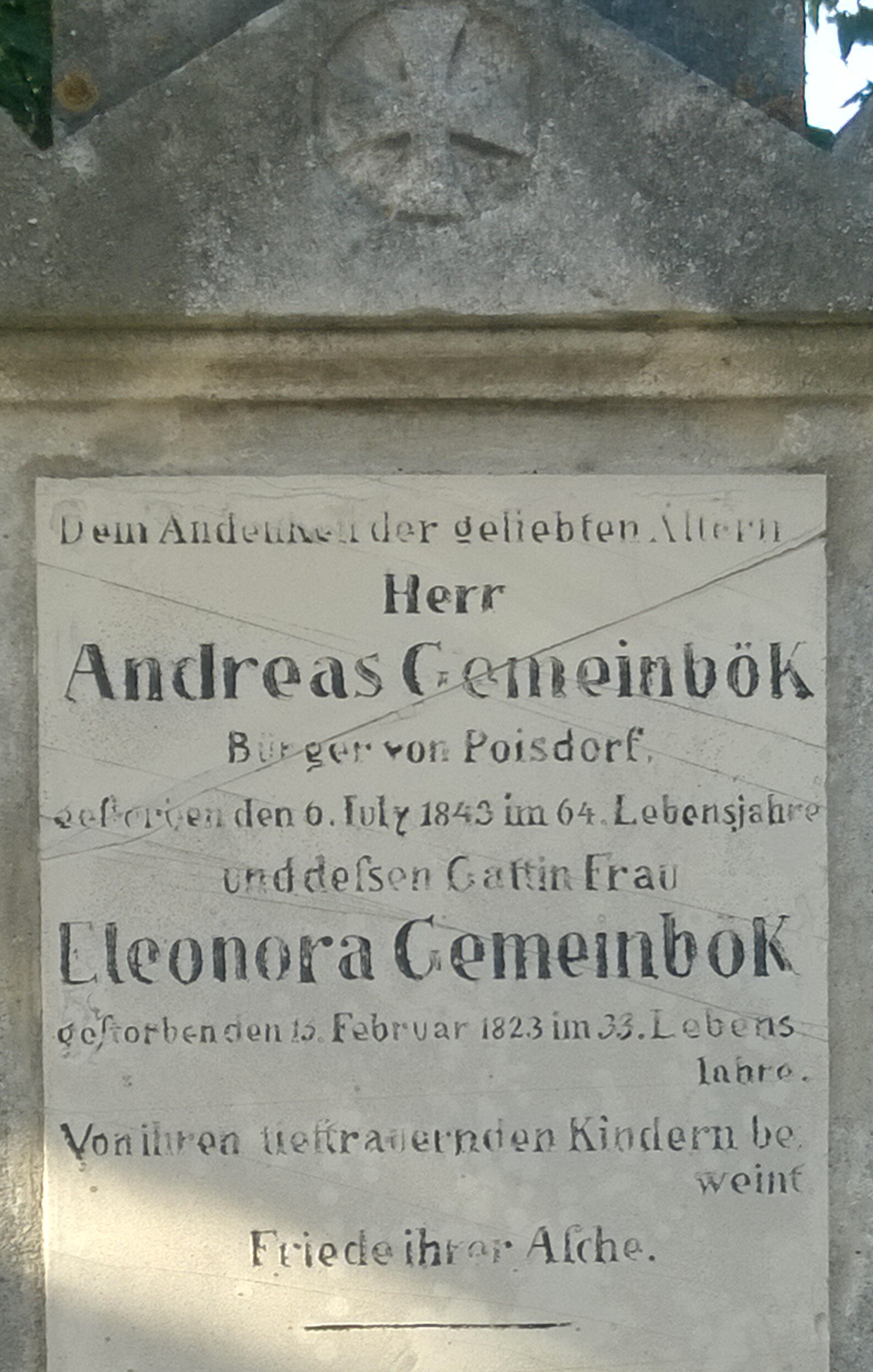 Memento mori. Una lápida cualquiera en el cementerio de Poysdorf.